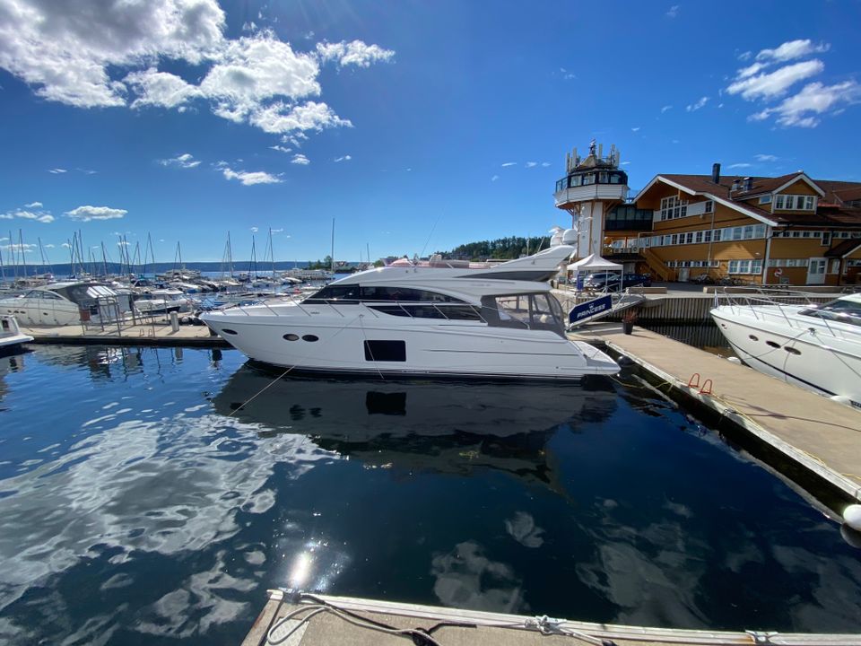 Luxury fjord tours with 58-Foot Princess boat